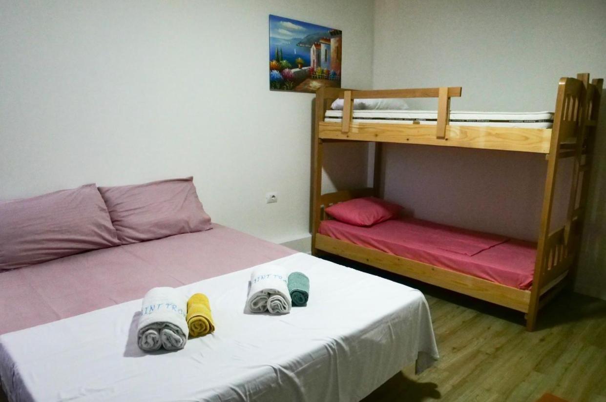 Saint Tropez Durres Hotel Bisht Kamez Exterior foto