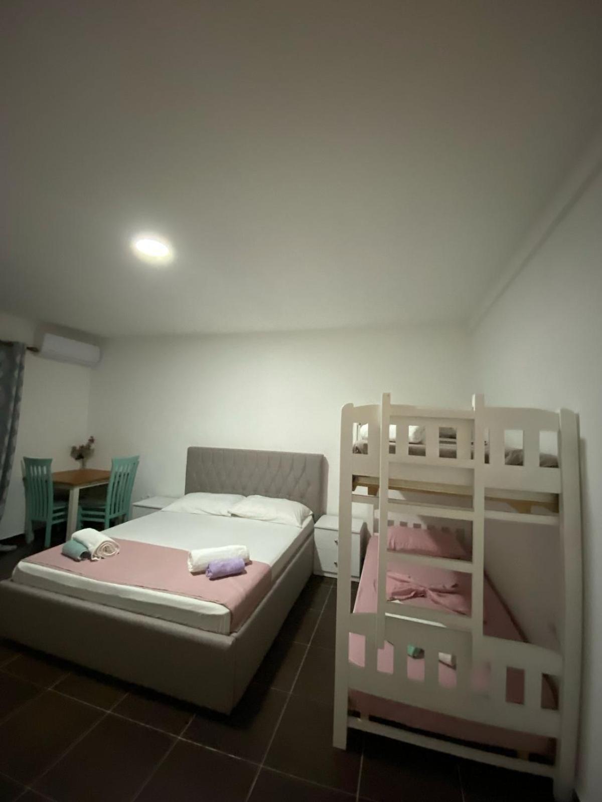 Saint Tropez Durres Hotel Bisht Kamez Exterior foto